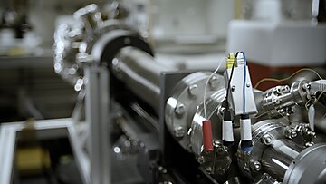 Image of a photoelectron spectrometer analyser | © Scienta Omicron