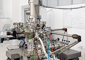 LT SPM QPlus with Large RM Preparation Chamber for Various Sources, at the Low Dimensional Nanomaterials Vacuum Laboratory, Kunming University of Science and Technology | © Scienta Omicron 