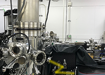 Scanning Tunnelling Luminescence (STL) optics setup combined with Scienta Omicron LT STM | © Kim et al. 