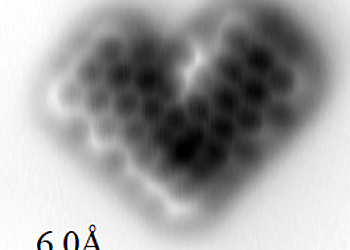 Constant height frequency shift images of a porphyrinoid molecule on Au(111). Reference setpoint: 150 pA, 5 mV, Z offset: +250pm. Left: raw image (z-scale -7.2 … -4.2 Hz). Note that the observed molecule is not perfectly planar due to steric hindrance. Right: after background subtraction | © Scienta Omicron